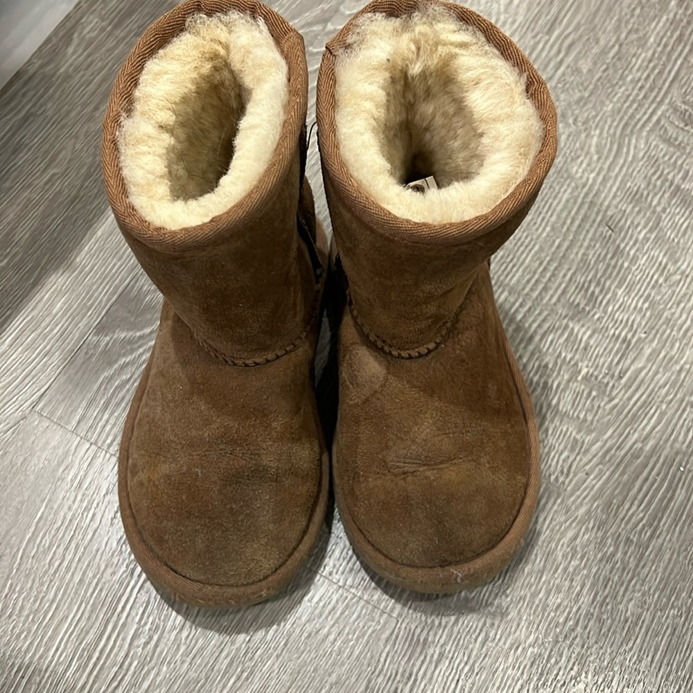 Uggs kids size 10